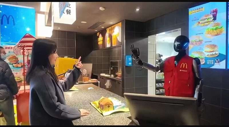 Çin’deki McDonald’s insanlar yerine robotları mı çalıştırmaya başladı?