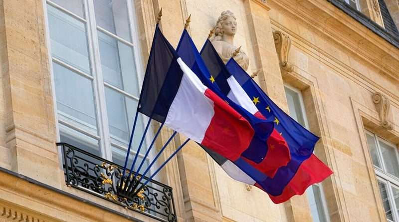 Teyit: Fransızlar kamu binalarından AB bayrağını kaldırıyor mu?