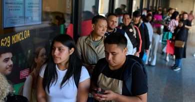 İspanya’da göç düzenlemesi: Göç memurları, iş yükünü hafifleten anlaşma sonrası grevi iptal etti