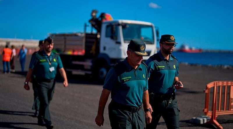 Hantavirüs görülen gemi Tenerife’ye yaklaşıyor: Liman işçilerinden protesto