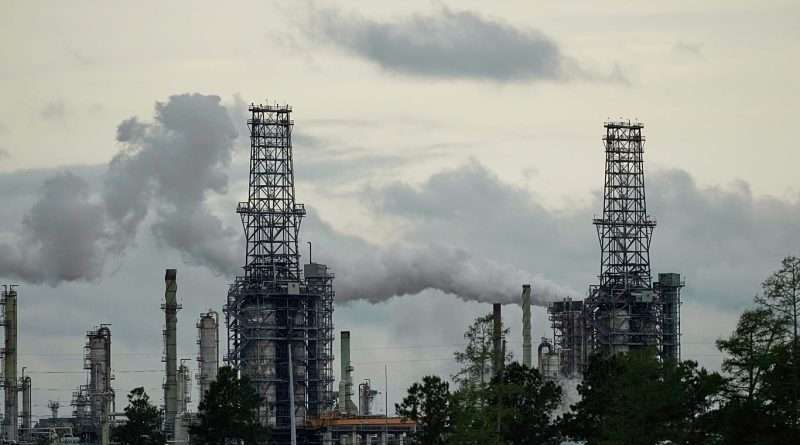 Enerji piyasalarında Trump etkisi: Hürmüz Boğazı’nda tahliye planı petrolü frenledi
