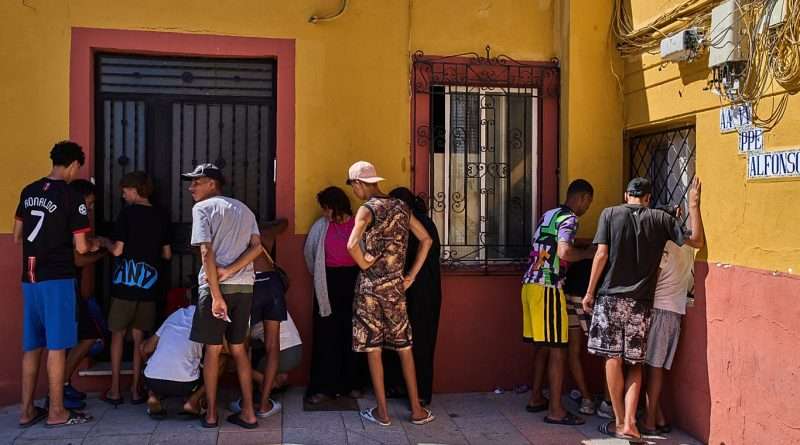 Fas savcılığı, 25 kişiyi Ceuta’ya kitlesel göçmen geçişini organize etmekle suçladı