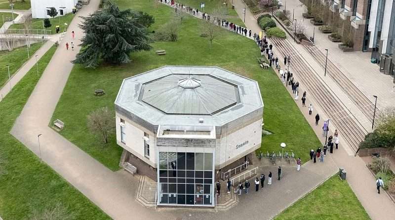 İki İngiliz üniversitesi birleşerek ülkenin ilk “süper üniversitesini” kurdu